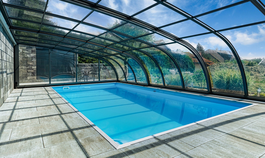 pool with DALLAS enclosure